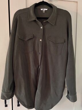 Cable & Gauge Olive Green Women's Overshirt with Chest Pockets